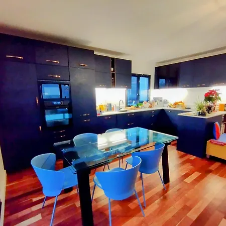 Modern Duplex With Sunny Rooftop Oasis! Διαμέρισμα *